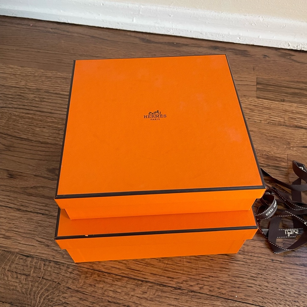 Hermes Boxes & Ribbons - Picture 2 of 3